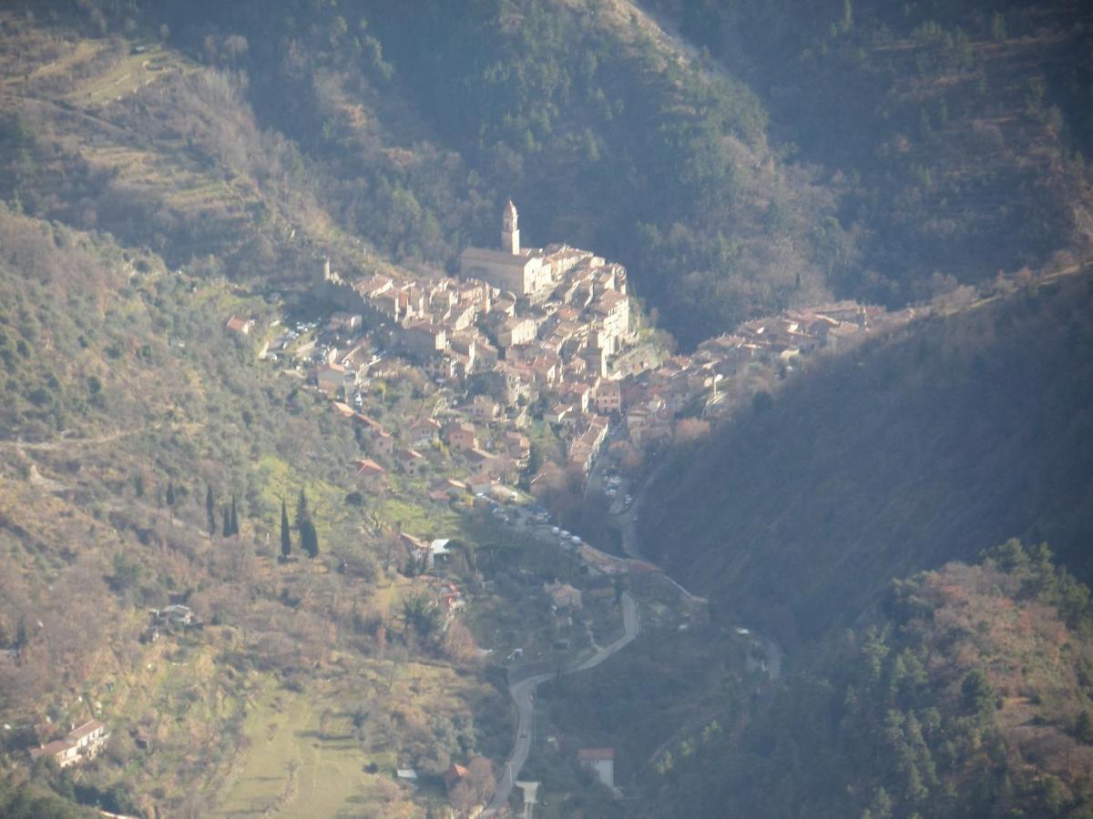 Gite Des Remparts Lucéram Esterno foto