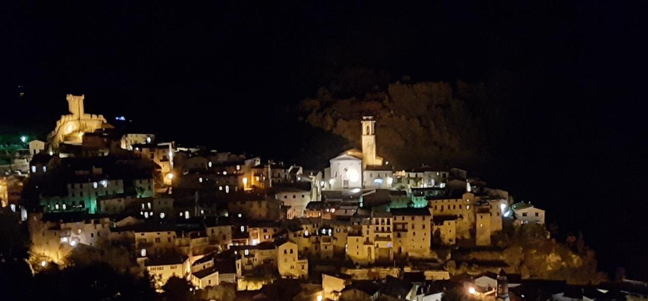 Gite Des Remparts Lucéram Esterno foto
