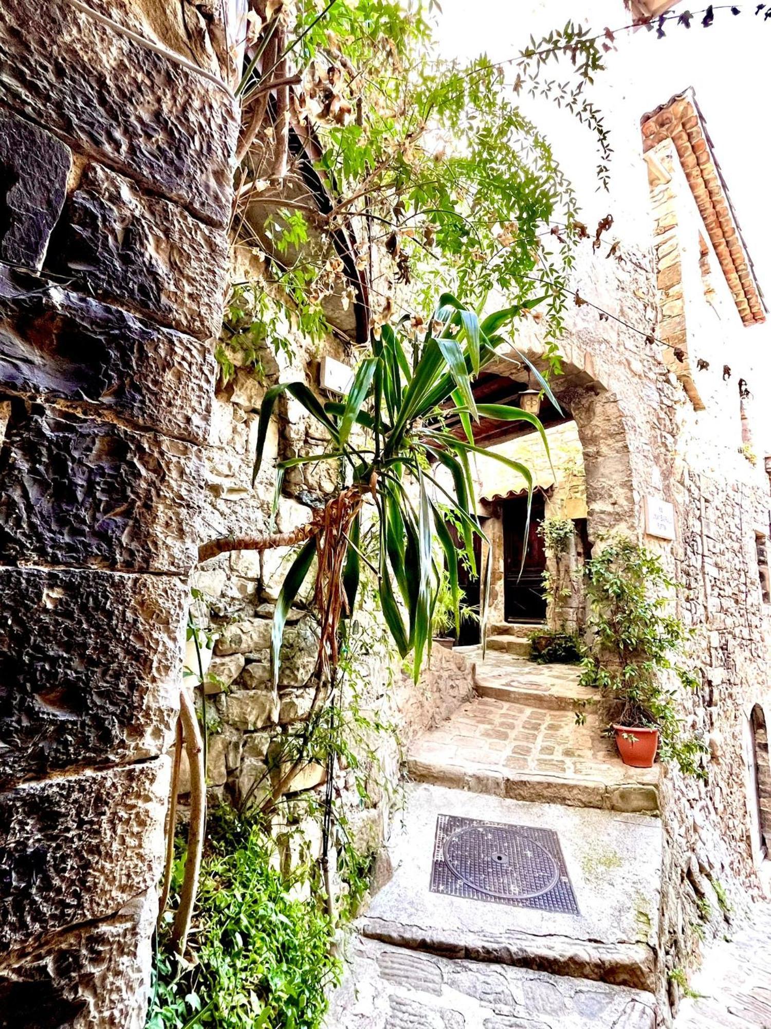 Gite Des Remparts Lucéram Esterno foto